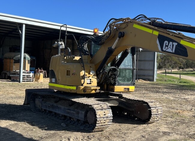 002b CAT Excavator1