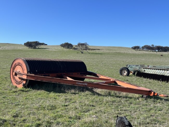 009 Tintinara Engineering Stone Roller