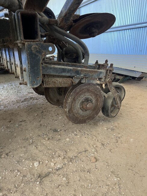 019c K Hart Industries 40 Row Seeder Bar2