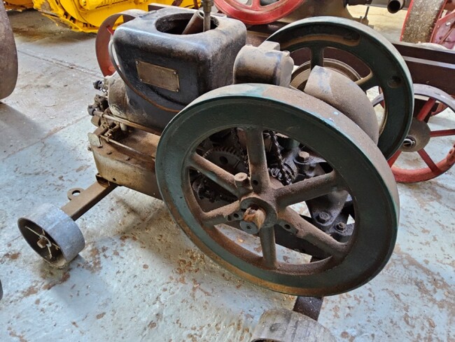 04 FAIRBANKS MORSE 1 12hp on trolley 2