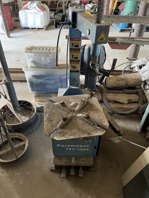 084 Paramount Tec 1000 Tyre Repair Station