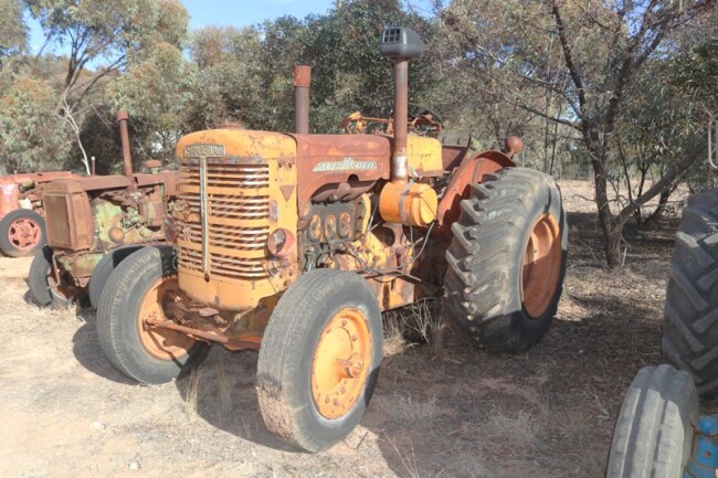 17 Chamberlain 45 KA tractor a