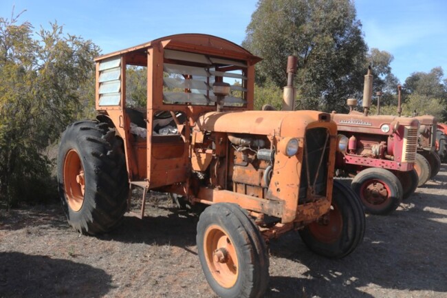 19 Chamberlaine 9 G cab tractor a