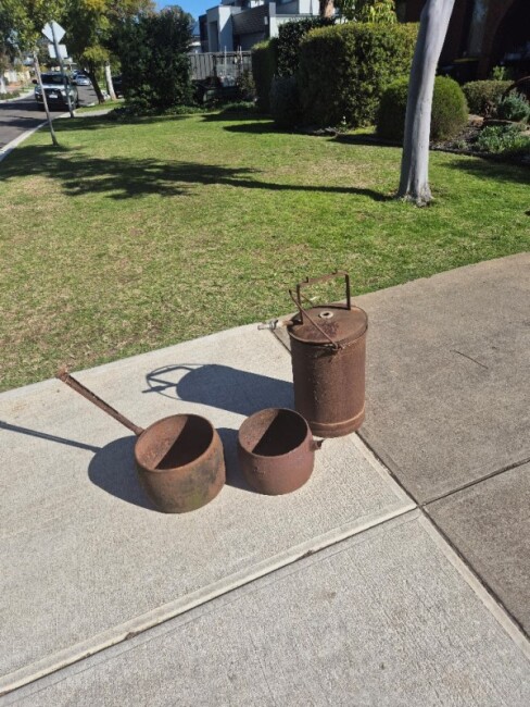 26 Cast Iron pots 2x Cooking Pots + 1x Milk Can 1 