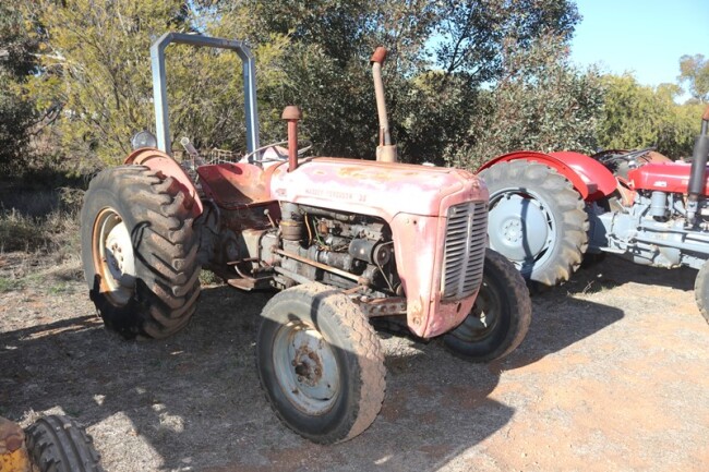 27 Massey Ferguson 35 tractor 3 cylinder diesel motor a