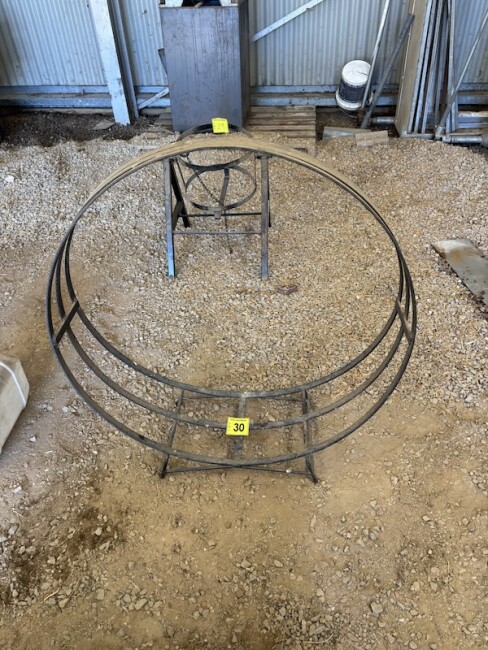 30 v28