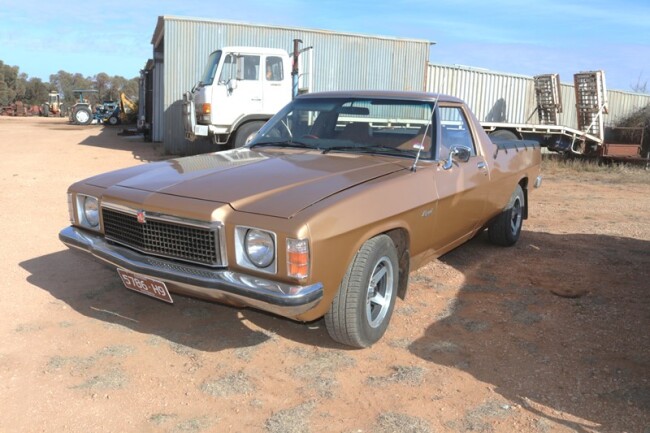 33 Holden HZ Kingswood a