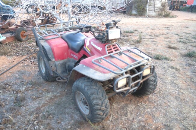 39 Kawasaki KLF 300 four wheel motor bike a