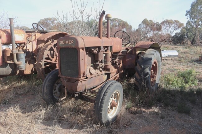 4 Oliver 80 Standard tractor a