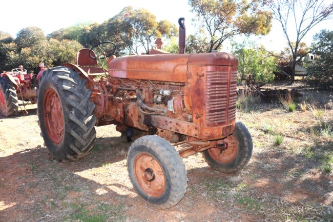 50 International W 6 tractor petrolkero motor electric start a