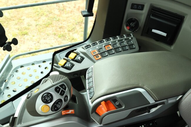 Lot 1 Claas Lexion 8800 4