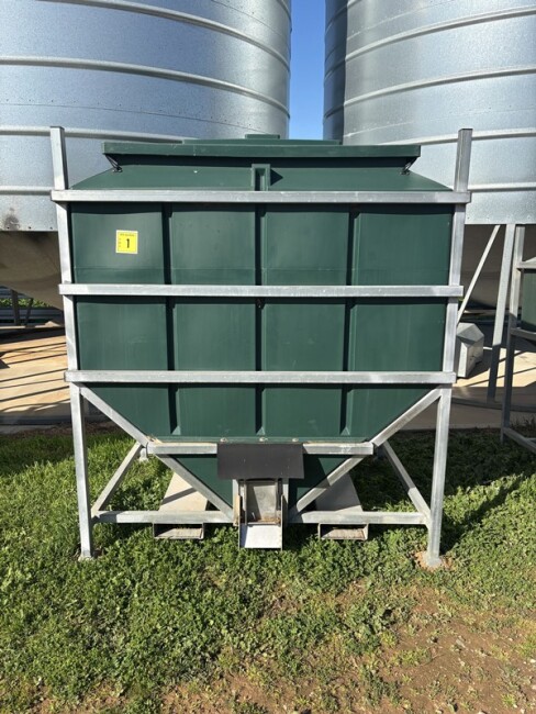 Lot 1 Polymaster feed bin1.6cubic metres