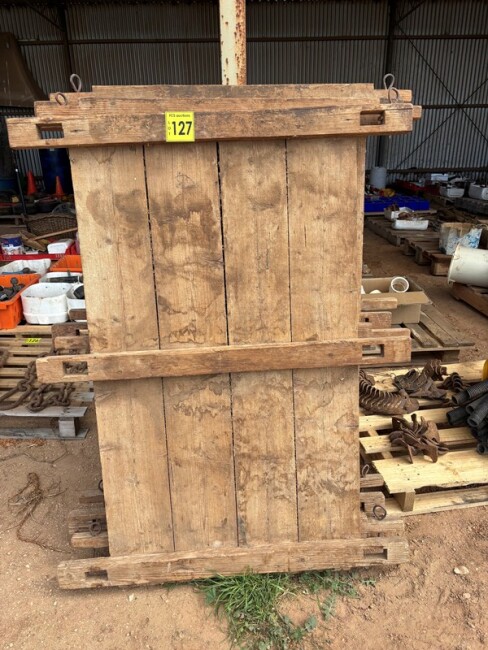 Lot 127 Box Press