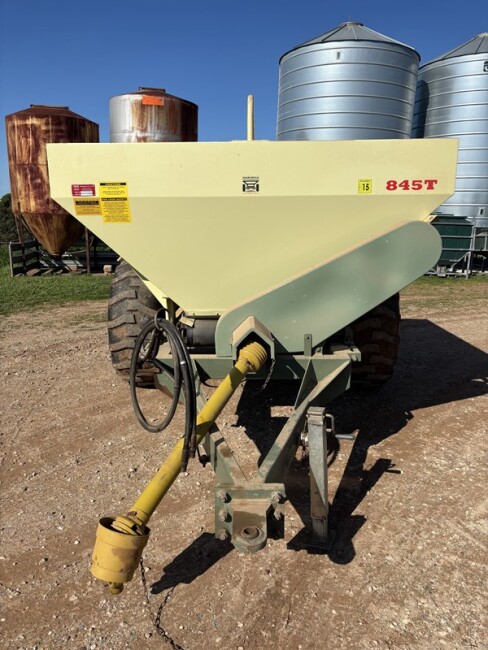 Lot 15 Marshall Super Spreader 8451