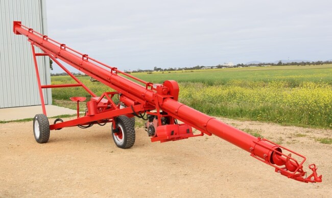 Lot 17 2003 40ft Vennings auger 1