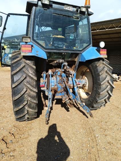Lot 17 Ford Tractor 4