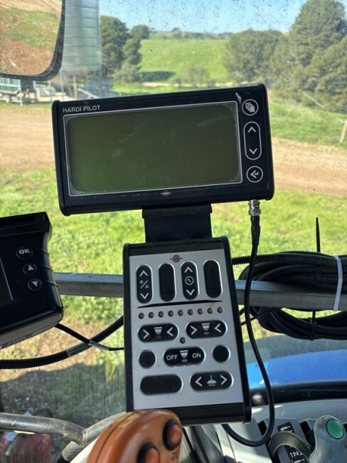 Lot 18 Hardi Boomspray Pilot Controller1