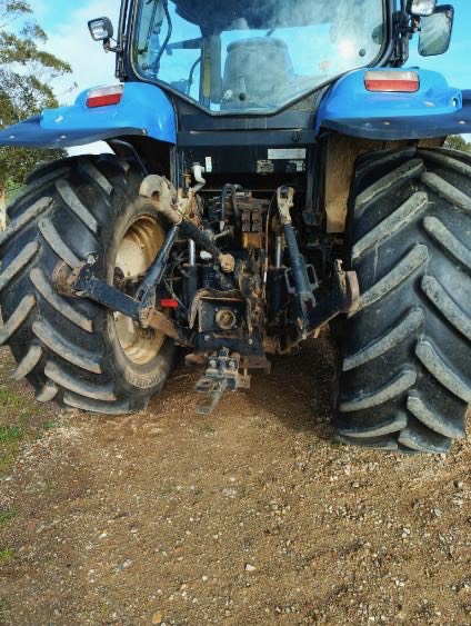 Lot 19 New Holland Tractor 3
