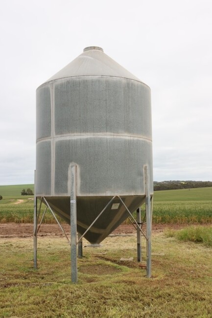 Lot 20 Edillilie Engineers 160 bag silo