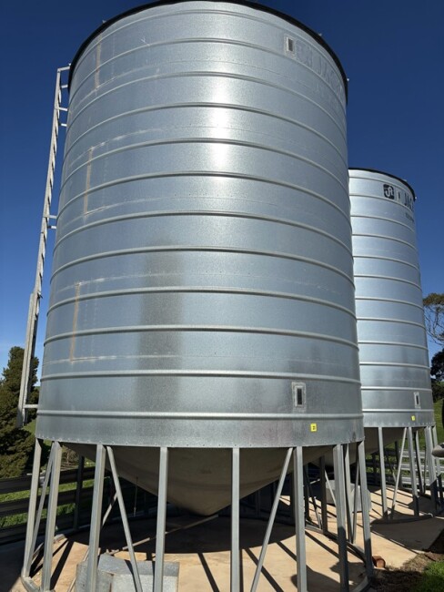 Lot 20 Jackson Silo with Ladder
