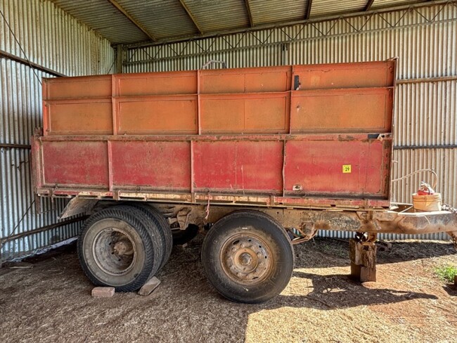 Lot 29 Tipper Trailer Tractor Drawn 120 Bag Capacity
