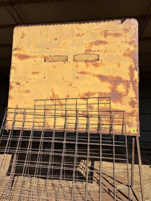 Lot 30 Sheep Stock Crate 25ft 2