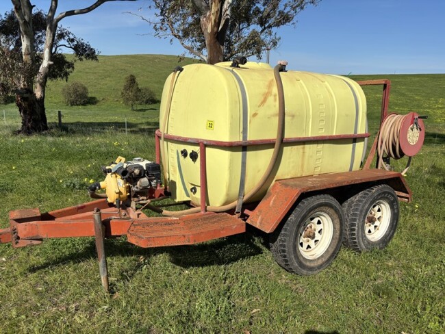 Lot 32 Hardi Cartage Tank 3000 Litres
