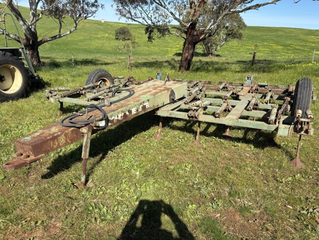 Lot 34 Shearer Scarifier 29 Tyne