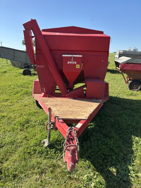 Lot 41 Bromar MF 50 Feed Cart Multi Feeder 3715