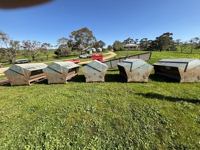 Lot 44 48 Advantage Grain Feeders v4