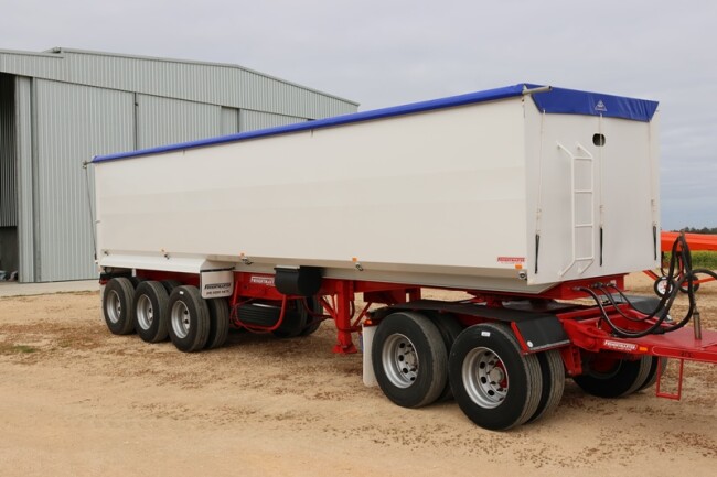 Lot 5 2xFreightmaster Semi Tipper Trailers + Bogey Dolly 3
