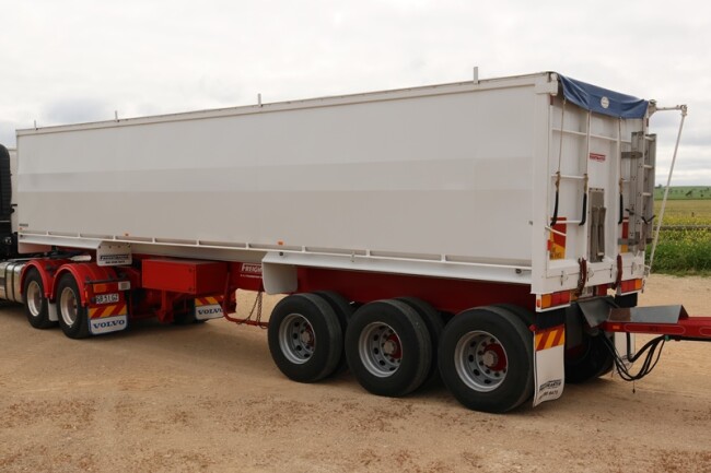 Lot 5 2xFreightmaster Semi Tipper Trailers + Bogey Dolly 7