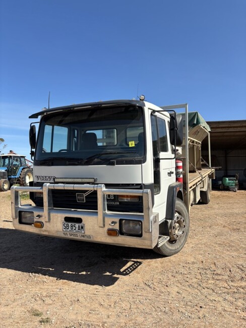 Lot 51 Volvo Truck FL6 25ft Tray 279000KM 2