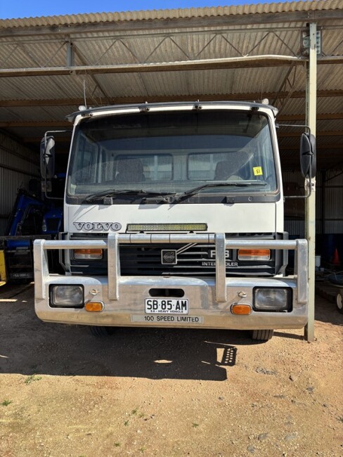 Lot 51 Volvo Truck FL6 25ft Tray 279000KM