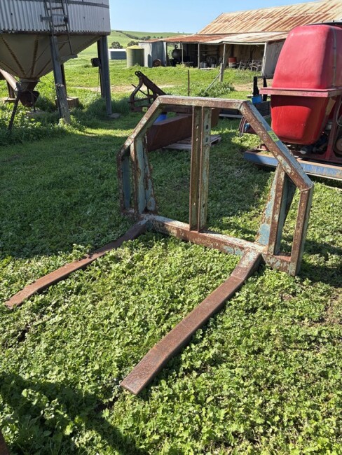 Lot 55 Forks to Fit Challenge Loader