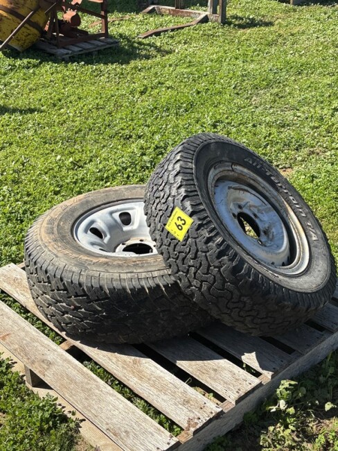 Lot 63 2 x Wheels Mixed 6 Stud Rims