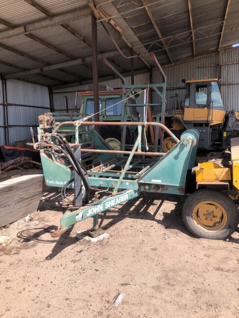 07 twin bale feeder