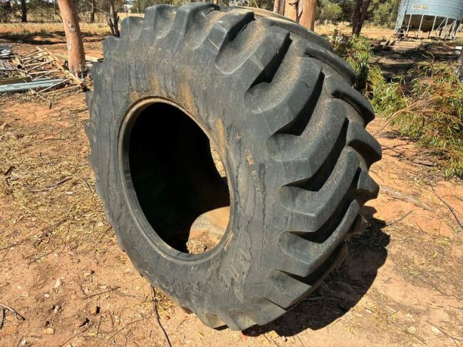 066 firestone 30.5L 32 tyre