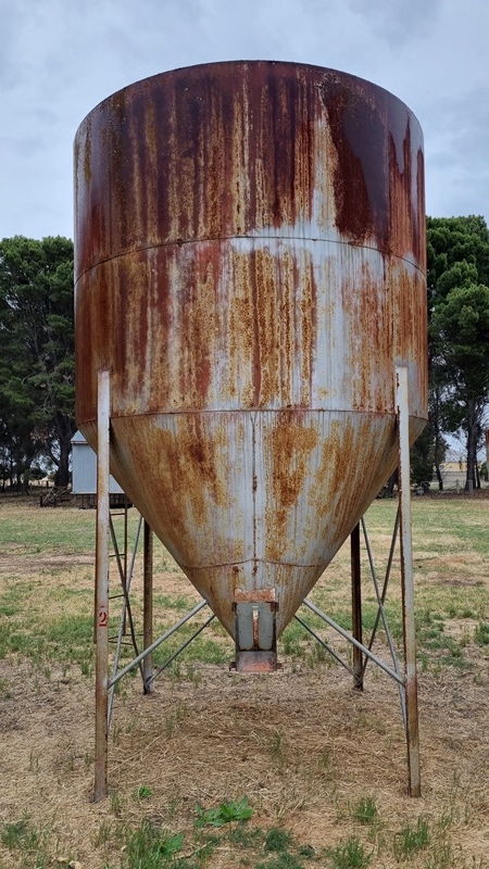 LOT 8 No.2 Grain Silo 100 bag