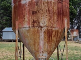 LOT 9 No.3 Grain Silo 100 bag