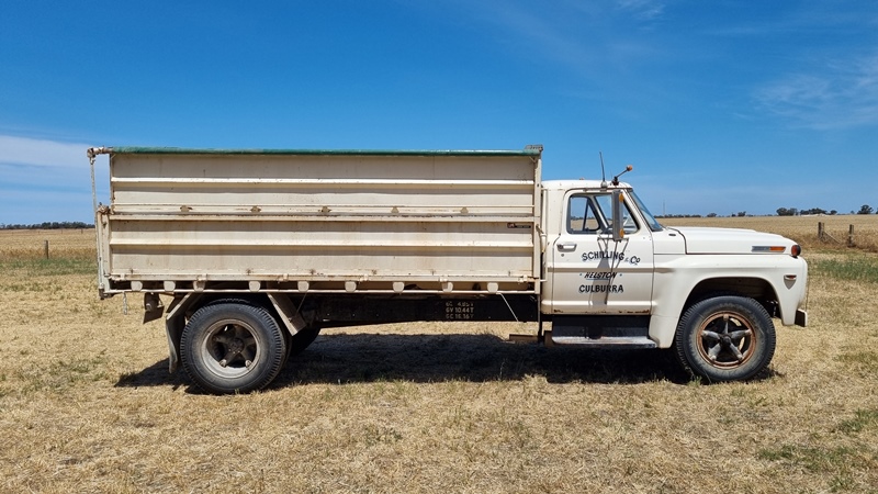LOT 29 Ford F700 Tipper Truck 1