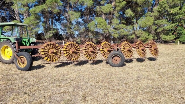 LOT 37 Horwood Bagshaw Stump Rake 1
