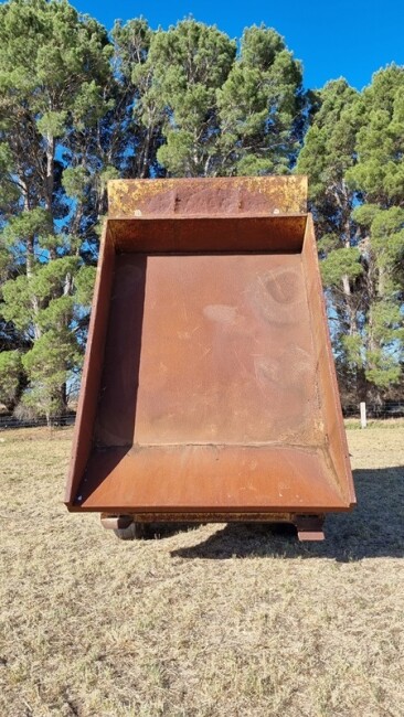 LOT 40 Bourne Tipper trailer 11ft 4