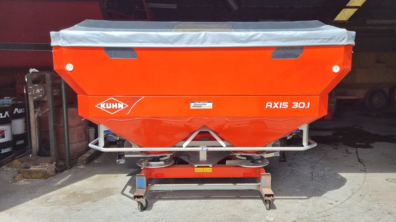 LOT 48 Kuhn Fert spreader AXIS30.1 3