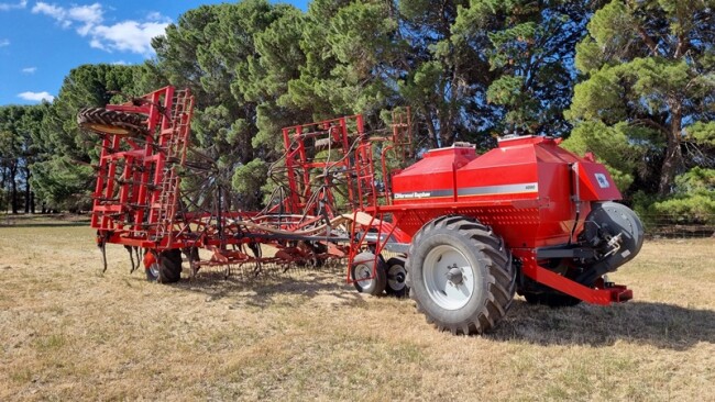 LOT 52 Horwood Bagshaw Airseeder 36ft 2