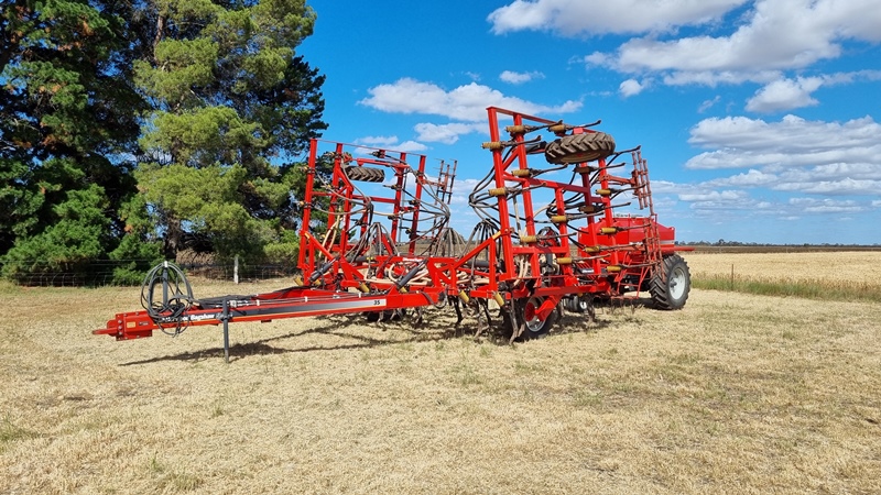 LOT 52 Horwood Bagshaw Airseeder 36ft 3