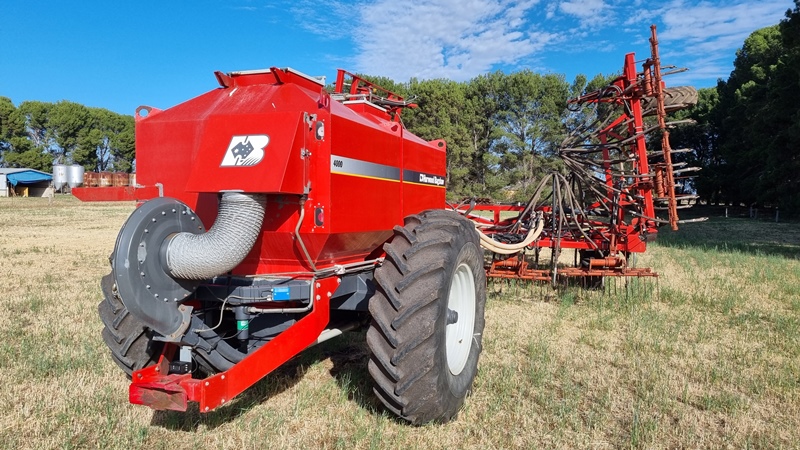 LOT 52 Horwood Bagshaw Airseeder 36ft 8