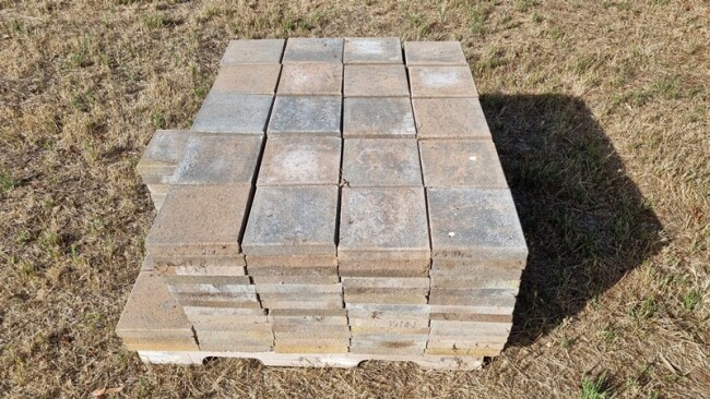 LOT 1 Pavers 230 x 230 x 40