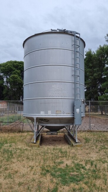 LOT 17 Kotzur Silo Capacity 58 cubic metres