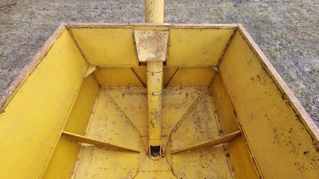 LOT 24 Grain feeder bin 60 bag 1